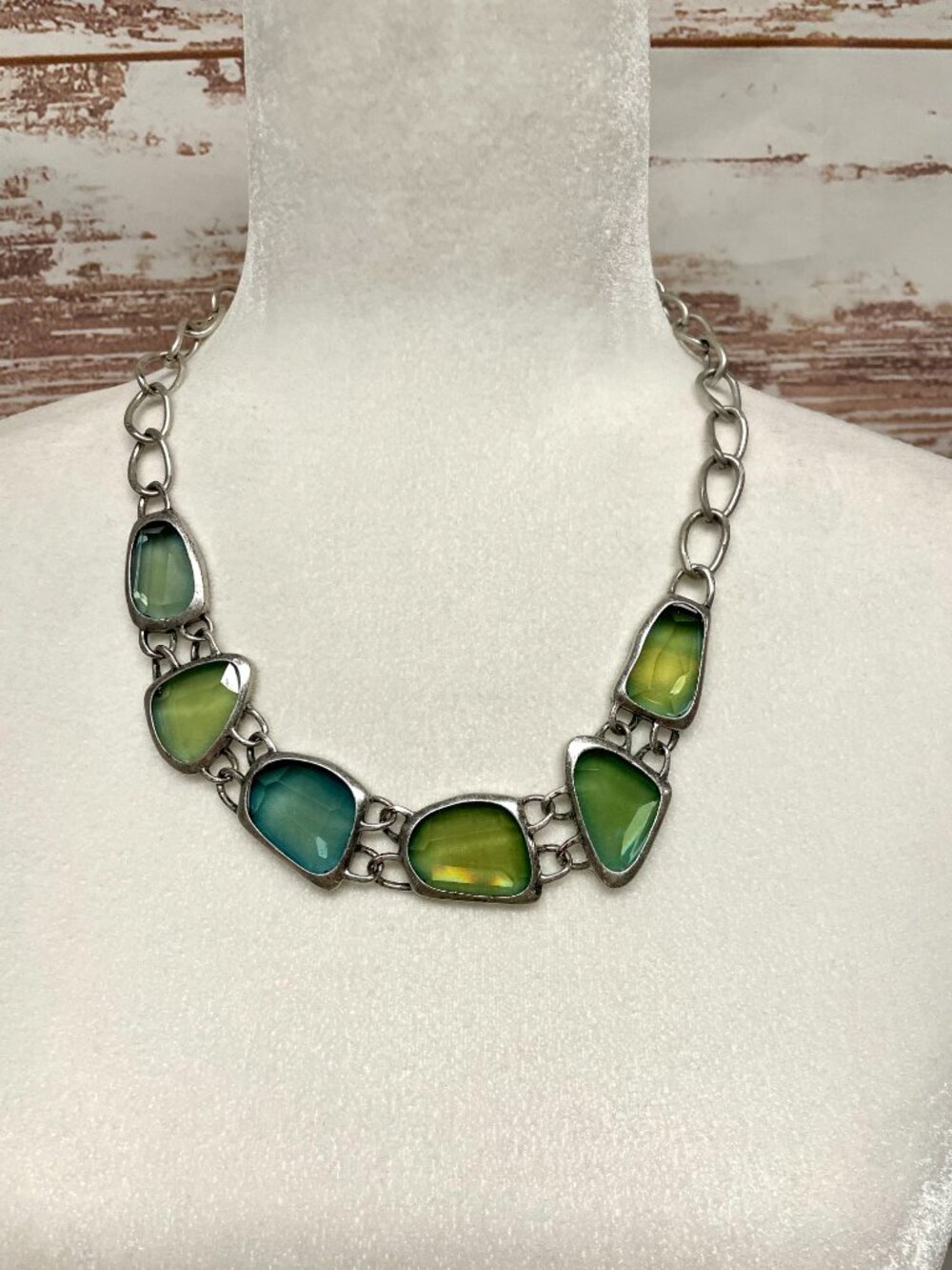 Vintage Avon Faceted Lucite Bib Stone like necklace